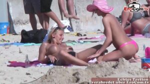 Versaute Urlauberinnen heimlich am Strand gefilmt