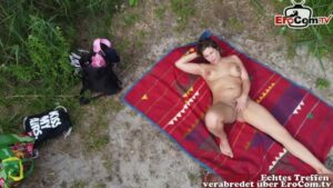 MMF outdoor Sex mit kurviger notgeiler Schlampe