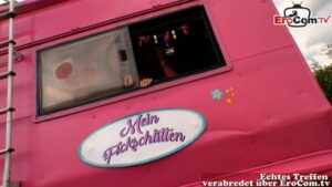 Sex im Fickschlitten mit einer molligen reifen Frau