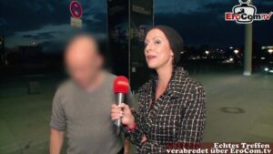 Milf mit schwarzen Haaren bei einem Straßencasting