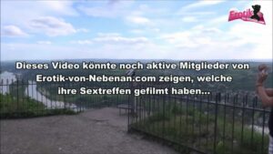 Outdoor Sex im stehen mit einer schlanken Frau